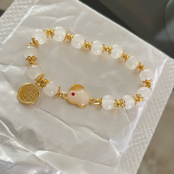 Beautiful Beautiful bracelet. Color white and gold . - Picture 4 of 4